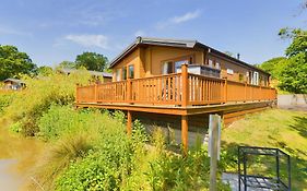 Poppy An Immaculate Lake Side Lodge The Perfect Retreat, Sleeps 4
